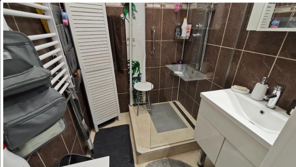 Derkovits Appartman Szombathely Exteriör bild